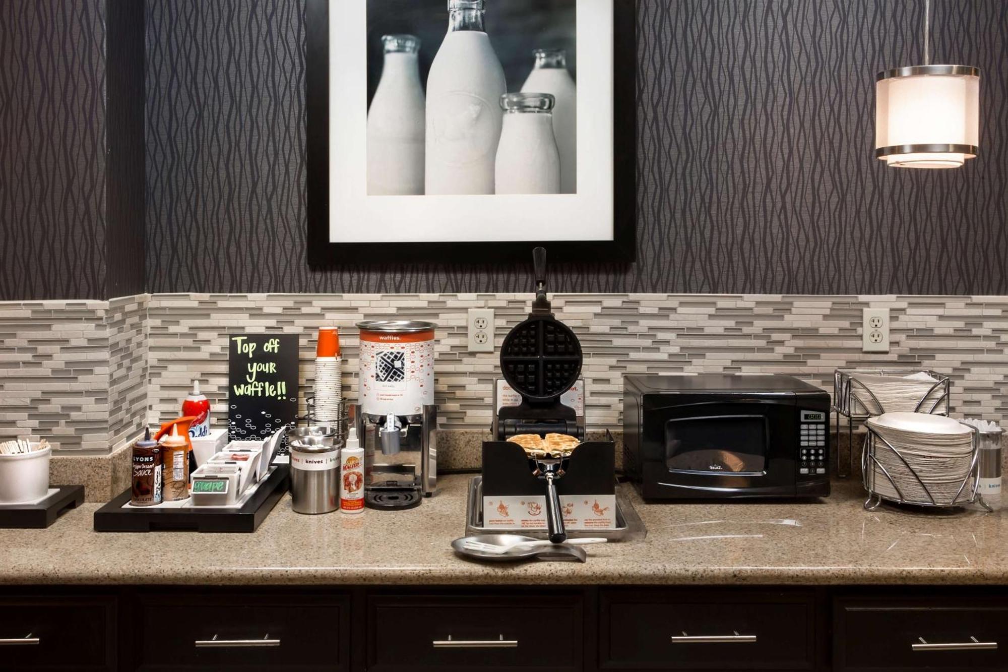 Hampton Inn Трой Екстер'єр фото