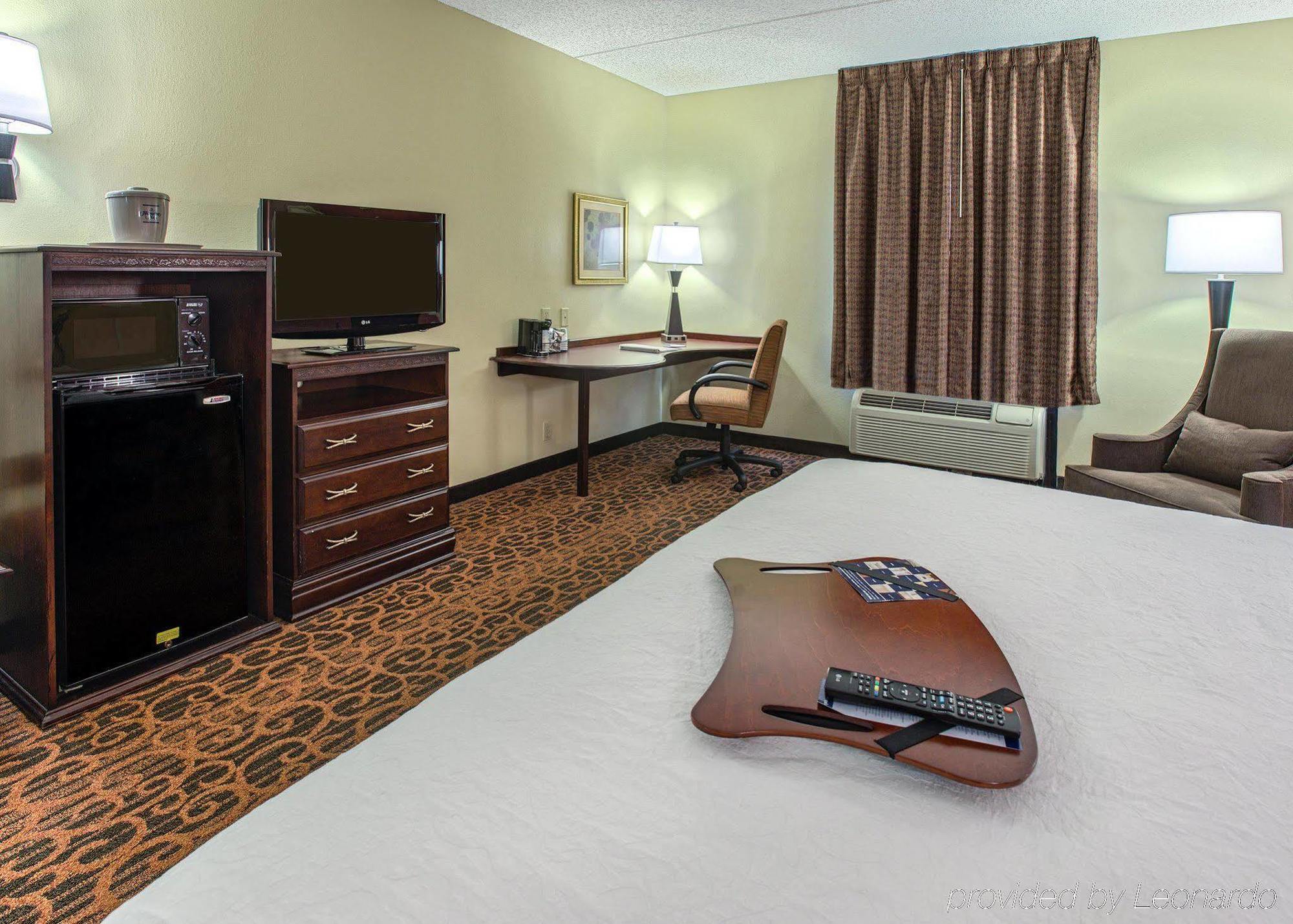 Hampton Inn Трой Екстер'єр фото