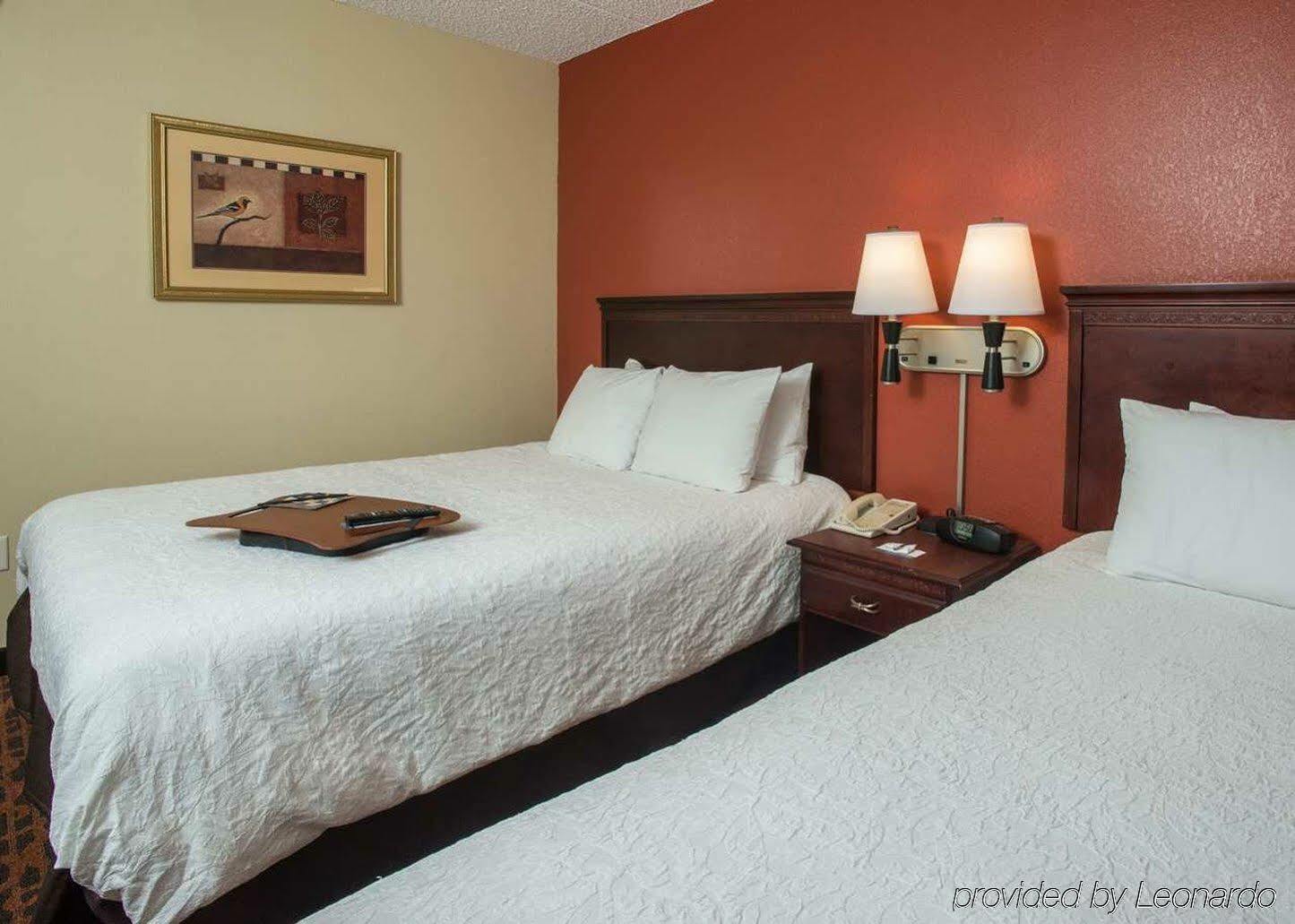 Hampton Inn Трой Екстер'єр фото